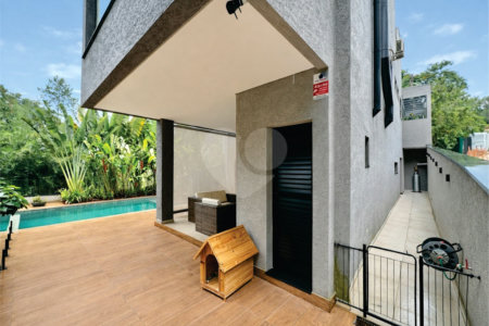 Casa à venda com 3 suítes no condomínio Reserva Santa Maria, Jandira - SP