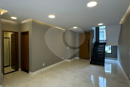 Casa à venda com 5 quartos, sendo 4 suítes, no condomínio Grand Park, Rio de Janeiro - RJ