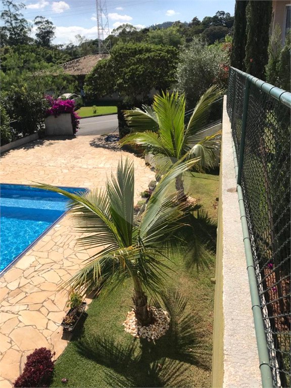 Casa à venda com 4 quartos, sendo 3 suítes, no condomínio Serra da Estrela, Atibaia - SP