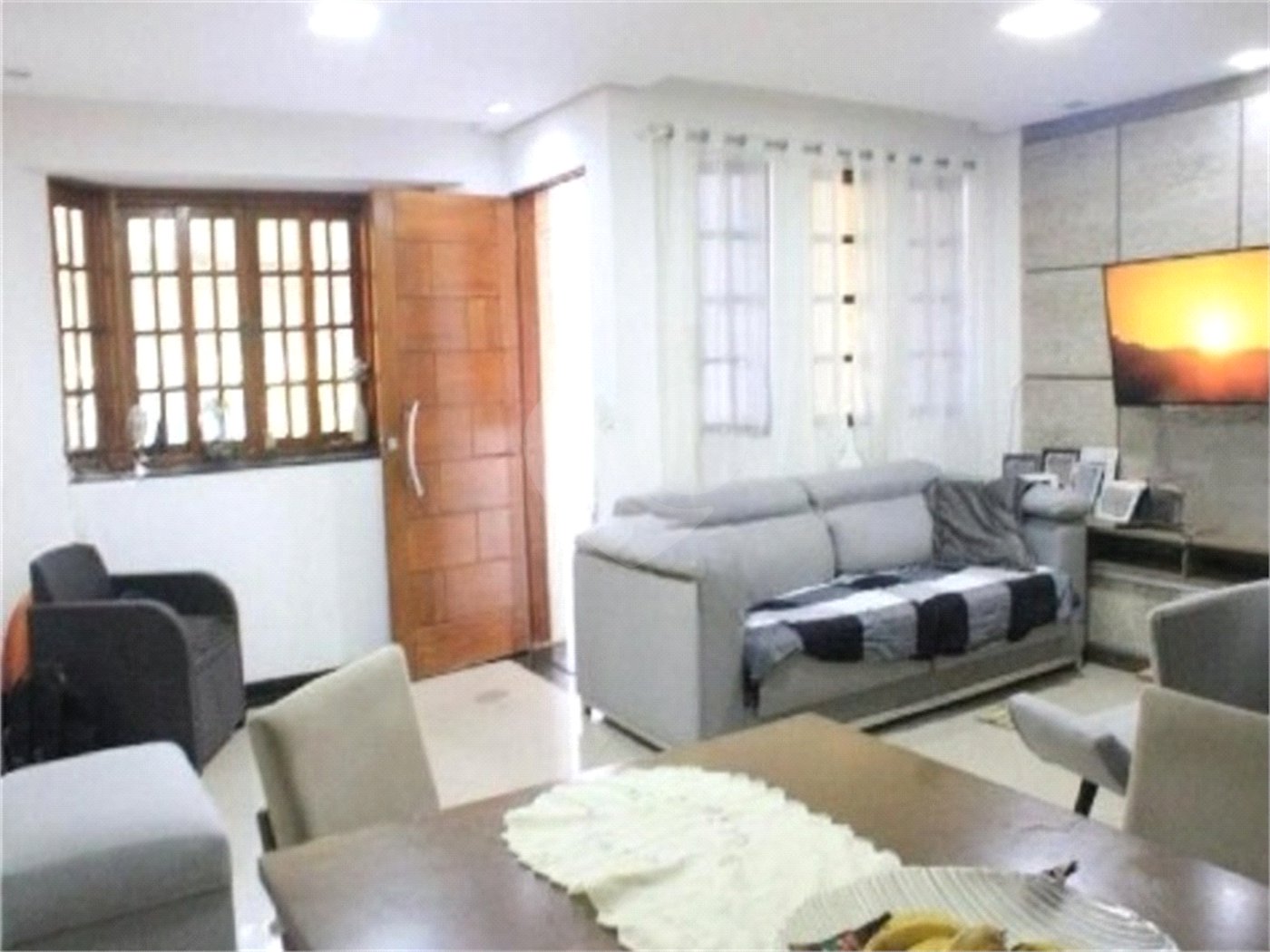 Sobrado à venda com 4 quartos, sendo 2 suítes, em Jardim Santa Clara, Guarulhos, SP