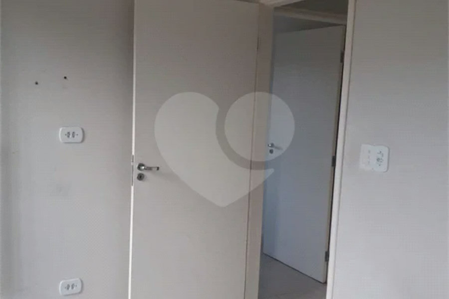 Sobrado à venda com 4 quartos, sendo 1 suíte, em Campo Limpo, São Paulo, SP