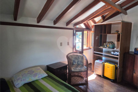 Casa à venda com 4 quartos, sendo 2 suítes, em Cidade São Francisco, São Paulo, SP
