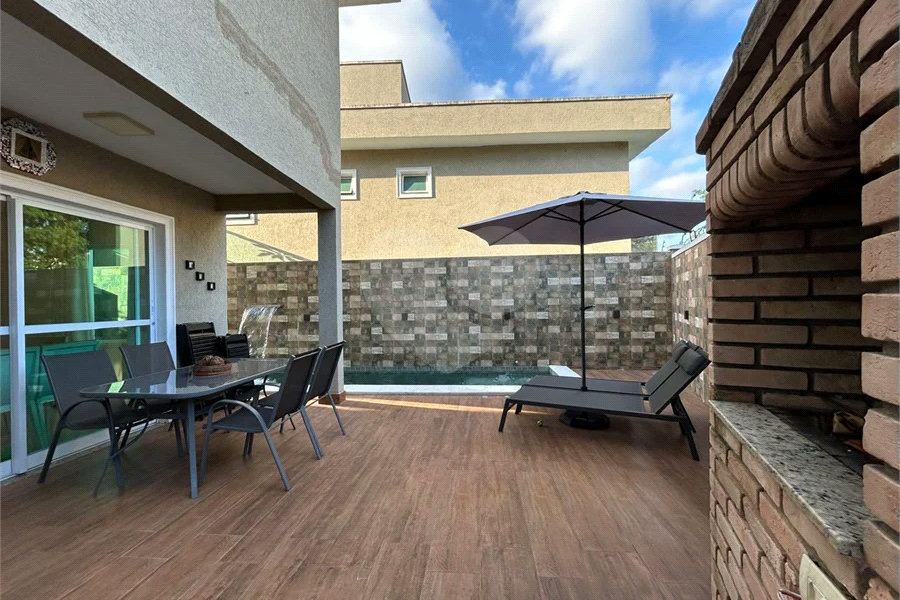 Casa à venda com 4 suítes no condomínio Residencial Jabuticabeiras, São Paulo - SP