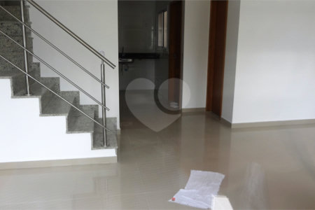 Sobrado à venda com 3 quartos, sendo 1 suíte,  em Vila Nivi, São Paulo, SP