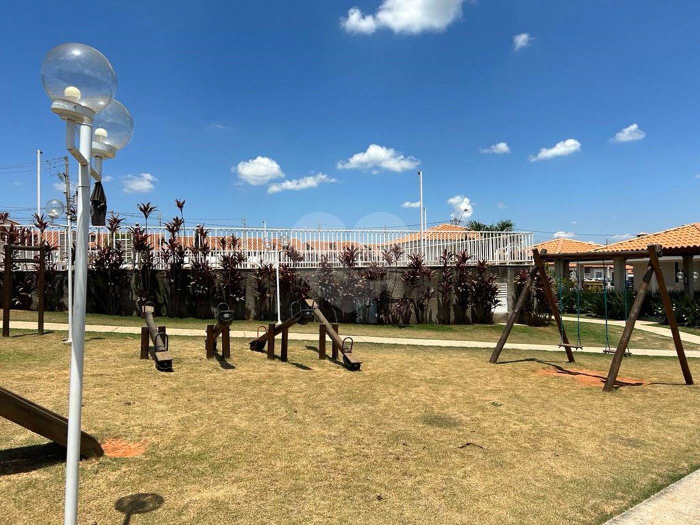 Casa à venda com 2 quartos no condomínio Residencial Estoril, Sorocaba - SP