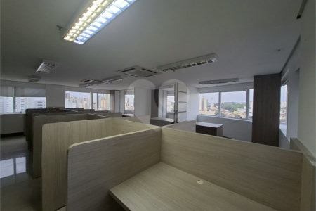 SALA COMERCIAL DE 90 M² COM 12 BAIAS, SALA DE REUNIÃO, AR-CONDICIONADO CENTRAL E 2 VAGAS!