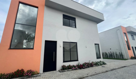 Casa à venda com 3 suítes no condomínio Village Itaguaçu, Atibaia - SP