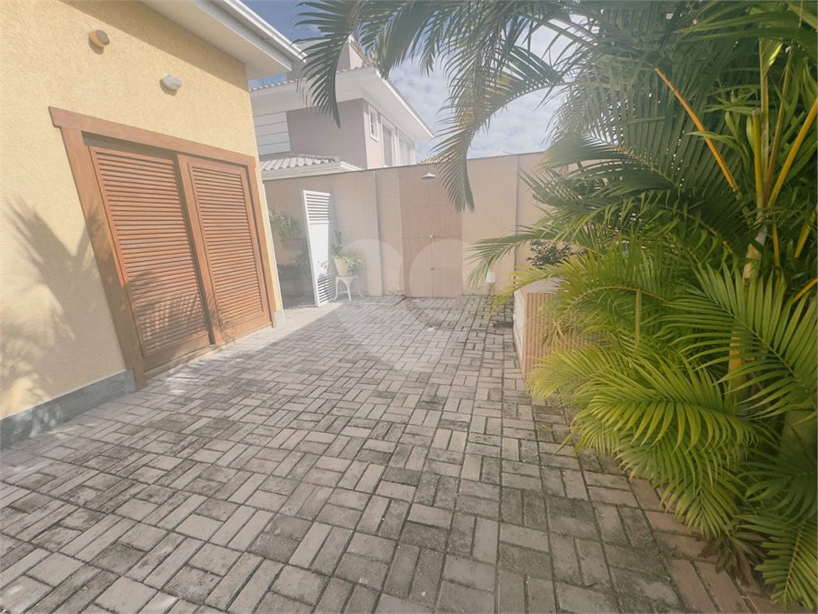 Casa em condomínio à venda com 4 quartos, sendo 2 suítes,  em Caravelas, Armação dos Búzios, RJ