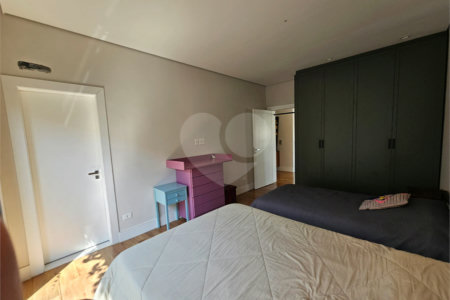 Casa à venda com 4 suítes no condomínio Residencial Itahyê, Santana de Parnaíba - SP
