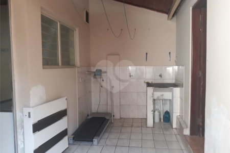 Casa à venda com 4 quartos, sendo 1 suíte, no Centro, São Roque, SP
