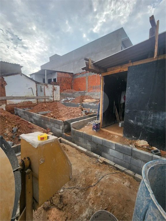 Sobrado à venda com 3 quartos, sendo 1 suíte, em Tremembé, São Paulo, SP
