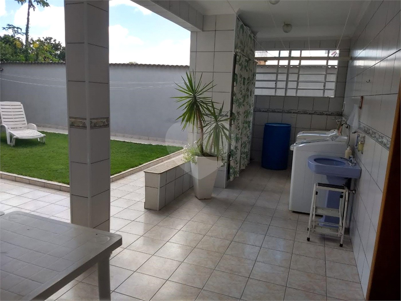 Casa à venda com 4 quartos, sendo 2 suítes, em Vila Petrópolis, Atibaia, SP