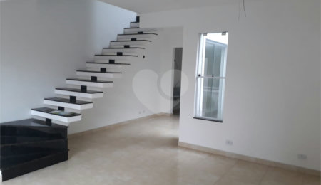 Sobrado à venda com 3 quartos, sendo 1 suíte,  em Tremembé, São Paulo, SP