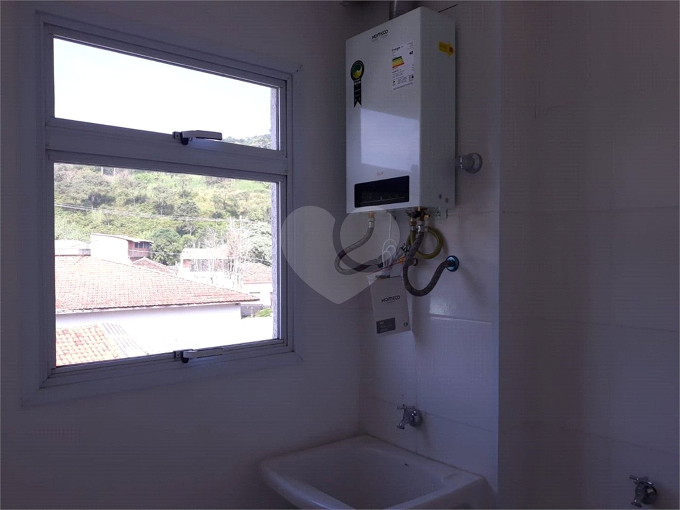 Apartamento à venda ou para alugar com 2 quartos, sendo 1 suíte,  em Vila Santa Isabel, São Roque, SP