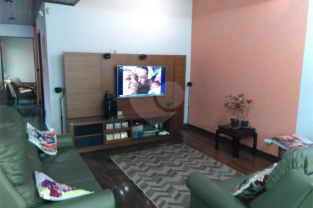 Casa à venda com 3 quartos, sendo 2 suítes,  em Vila Suissa, Mogi das Cruzes, SP