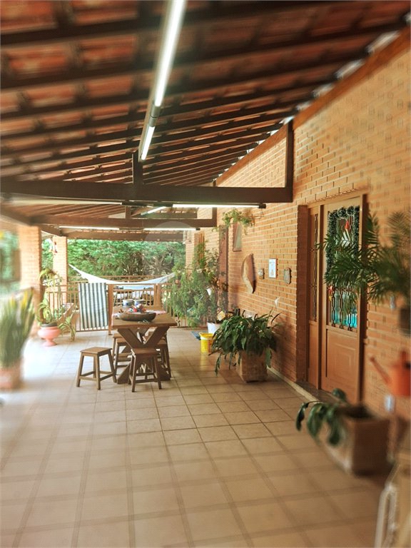 Casa à venda com 3 quartos, sendo 1 suíte, no condomínio Acmti - Colinas do Mosteiro, Terras de Itaici e Recanto dos Pássaros, Indaiatuba - SP