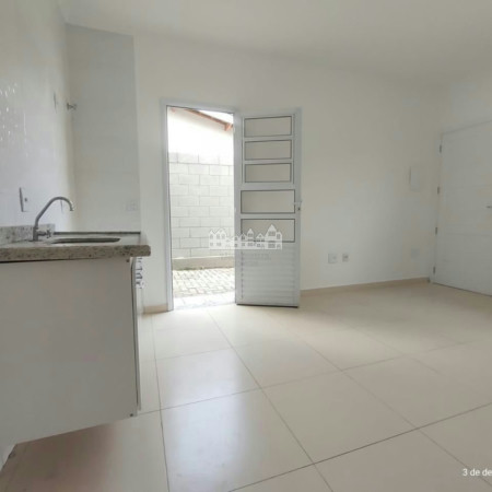 Casa à venda com 2 quartos, sendo 1 suíte, no condomínio Figueiras, Atibaia - SP