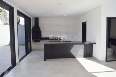 Casa à venda com 4 suítes no condomínio Figueira Garden, Atibaia - SP