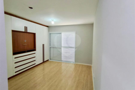 Casa à venda com 3 quartos, sendo 1 suíte, no condomínio Residencial Rio Preto Village, Atibaia - SP
