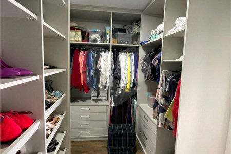 Casa à venda com 1 quarto, sendo 3 suítes, no condomínio Aruã Brisas I, Mogi das Cruzes - SP