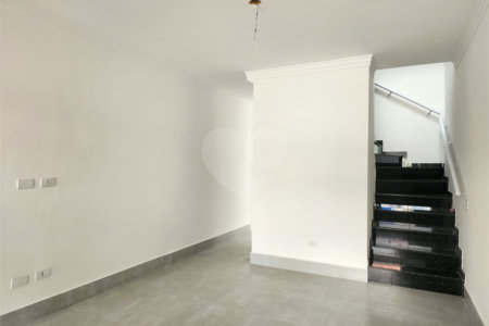 Sobrado à venda com 3 quartos, sendo 1 suíte,  em Vila Nivi, São Paulo, SP