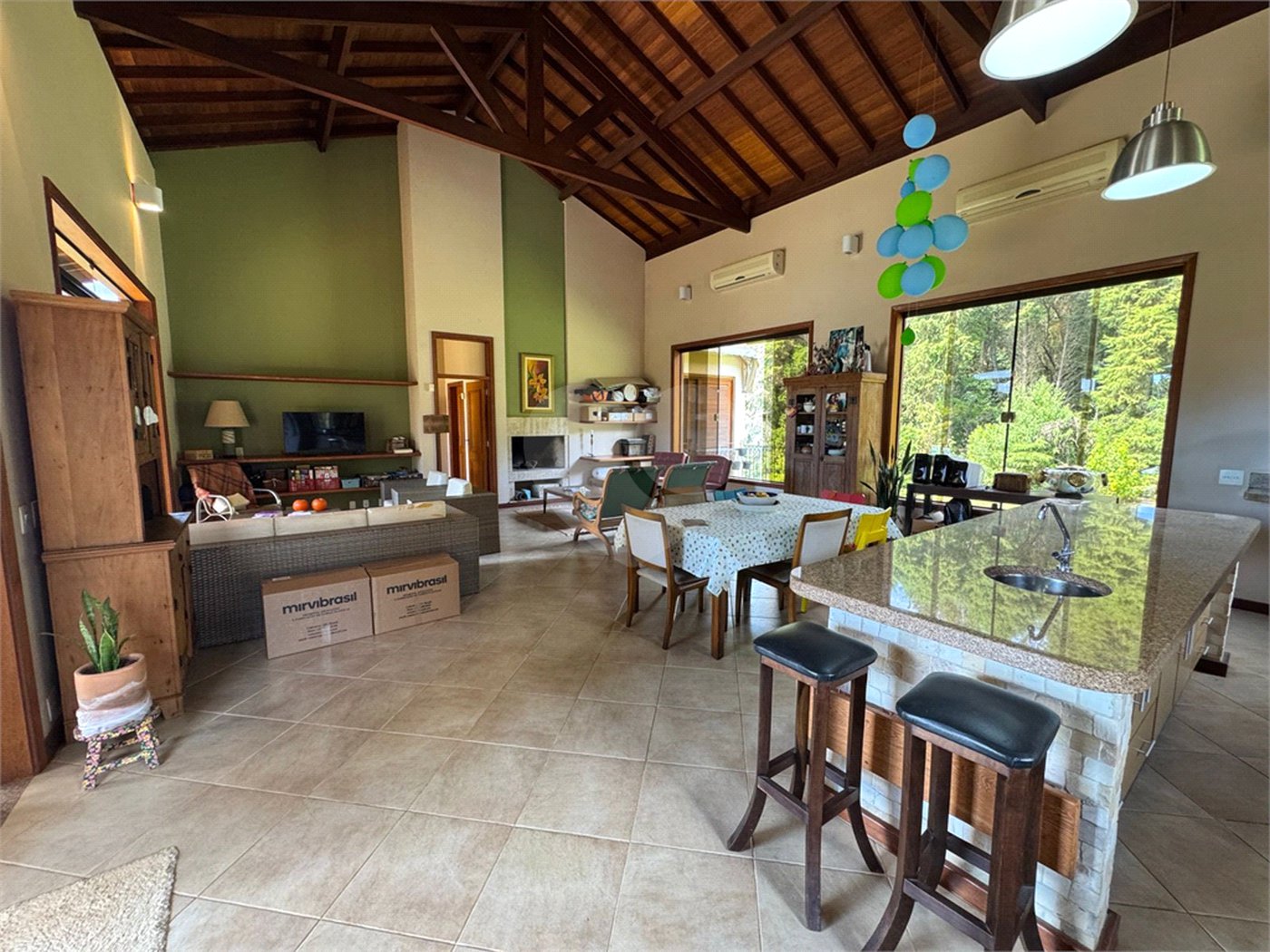 Casa à venda com 7 quartos, sendo 3 suítes,  em Jardim Colombo, Itapetininga, SP