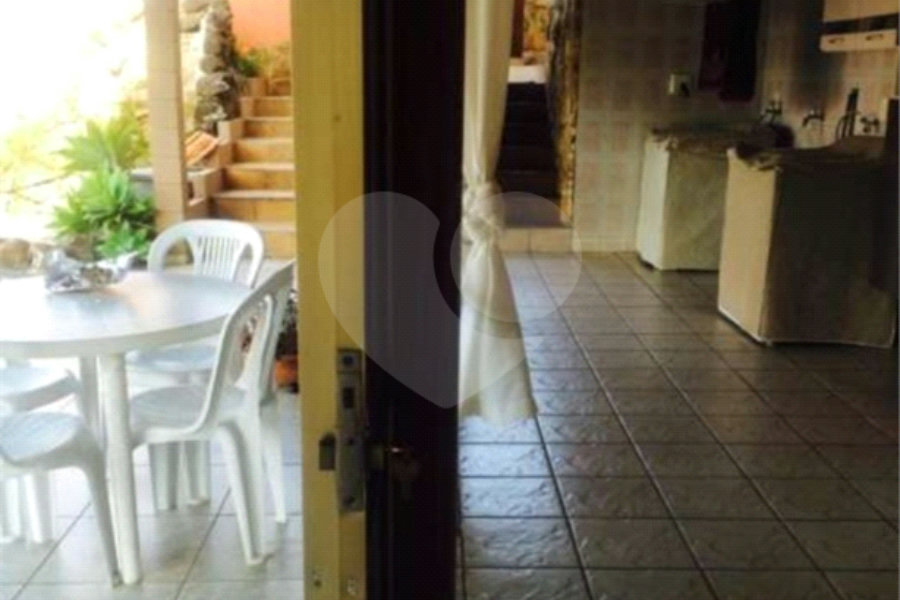 Sobrado à venda com 5 quartos, sendo 2 suítes, em Seerra da Cantareira, Mairiporã, SP