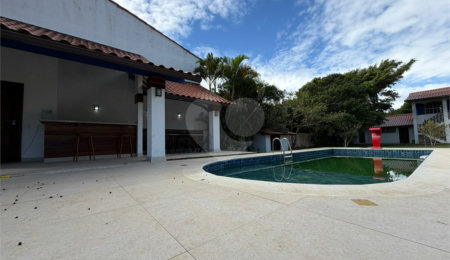 Casa à venda com 4 quartos, sendo 2 suítes,  em Ogiva, Cabo Frio, RJ