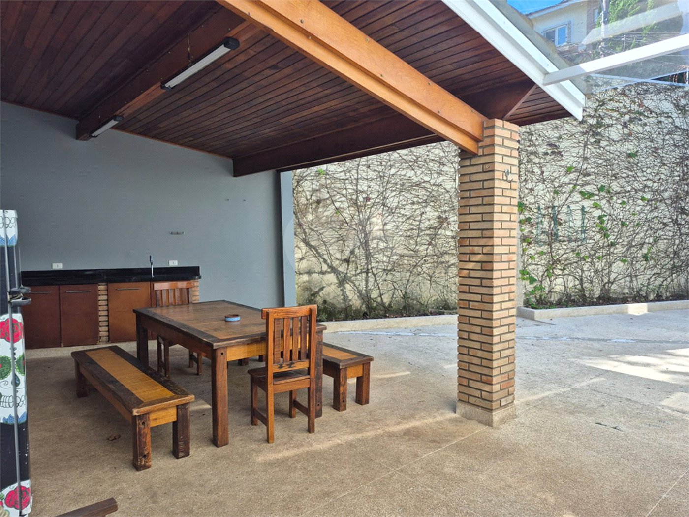 Casa para alugar com 5 quartos, sendo 4 suítes, no condomínio Colinas Japore, São Paulo - SP