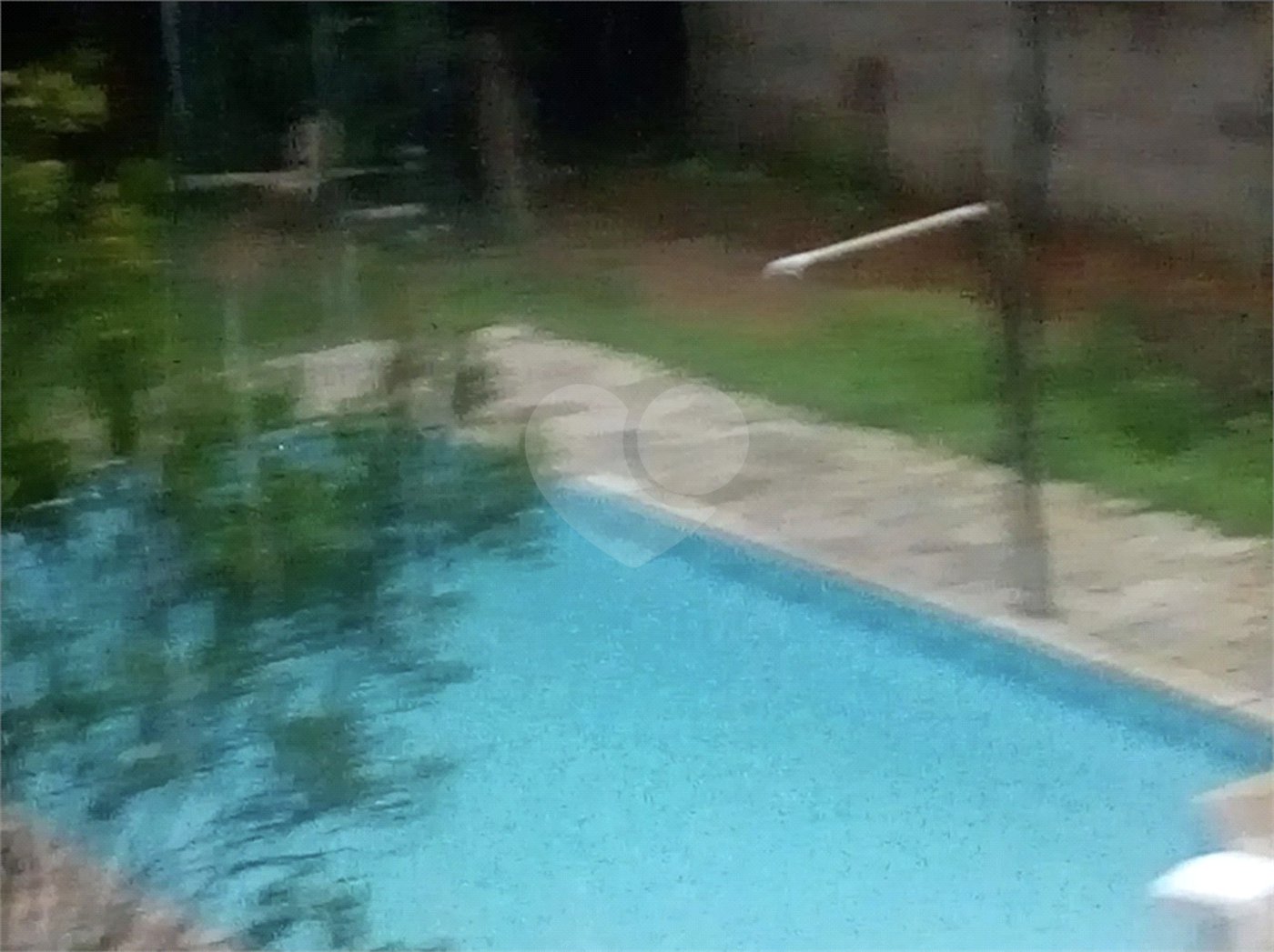 Casa à venda com 4 quartos, sendo 1 suíte, no condomínio Quinta da Cachoeira, Embu das Artes - SP
