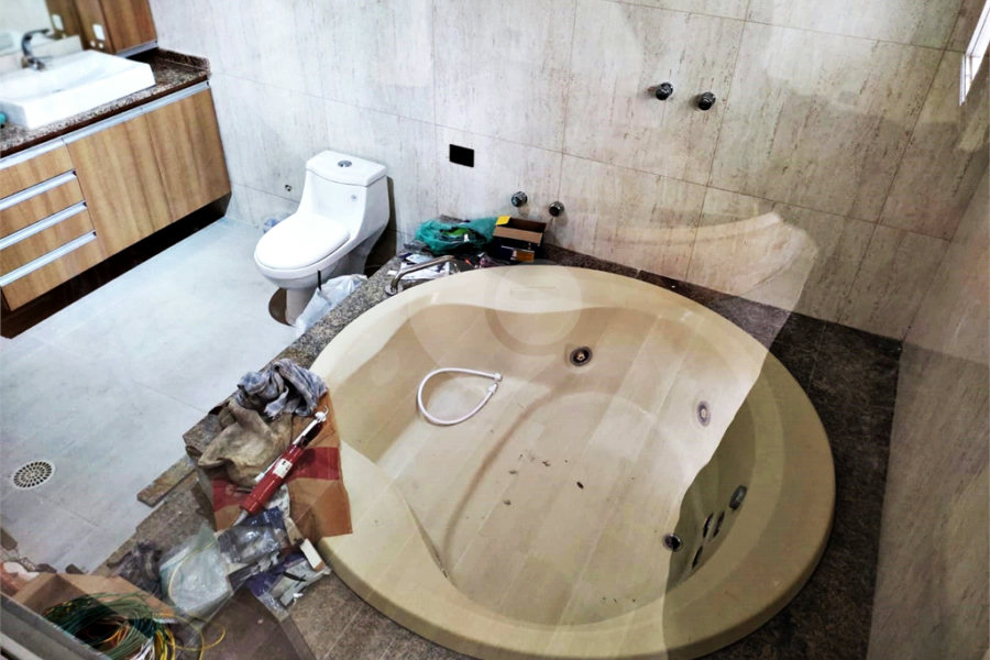 Sobrado à venda com 5 quartos, sendo 2 suítes, em Vila Nova Cachoeirinha, São Paulo, SP