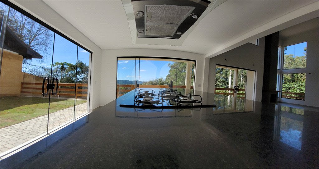 Casa à venda com 4 suítes no condomínio Sausalito, Mairiporã - SP
