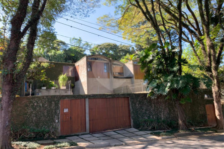 Casa à venda com 5 quartos, sendo 3 suítes, em Morumbi, São Paulo, SP