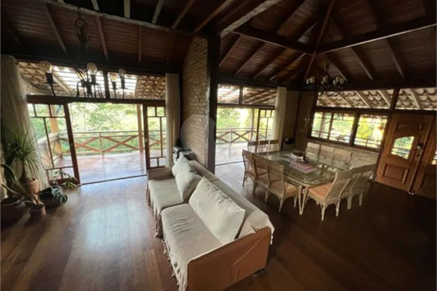 Casa à venda com 3 quartos, sendo 1 suíte,  no condomínio Alpes da Cantareira, Mairiporã - SP