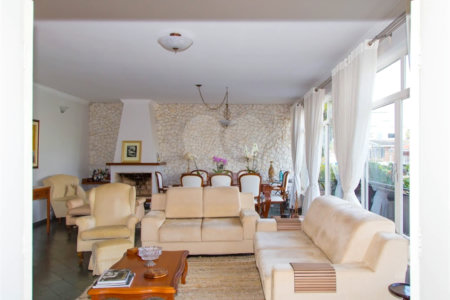 Casa à venda com 4 quartos, sendo 1 suíte, no Centro, Atibaia, SP