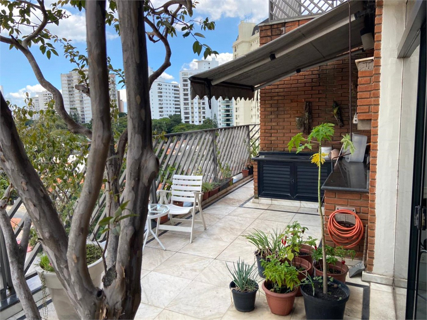 Apartamento à venda com 4 quartos, sendo 1 suíte, em Campo Belo, São Paulo, SP