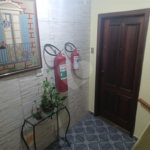 Apartamento super bem localizado, com 01 dormitório e armário embutido