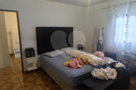 Sobrado à venda com 6 quartos, sendo 1 suíte, em Vila Acoreana, Poá, SP