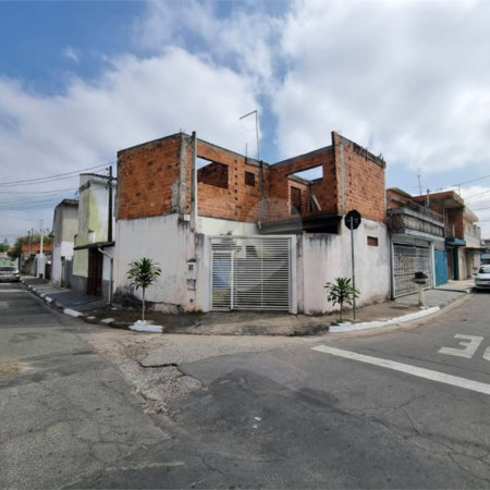 Sobrado à venda com 2 quartos, sendo 1 suíte, em Vila Urupês, Suzano, SP