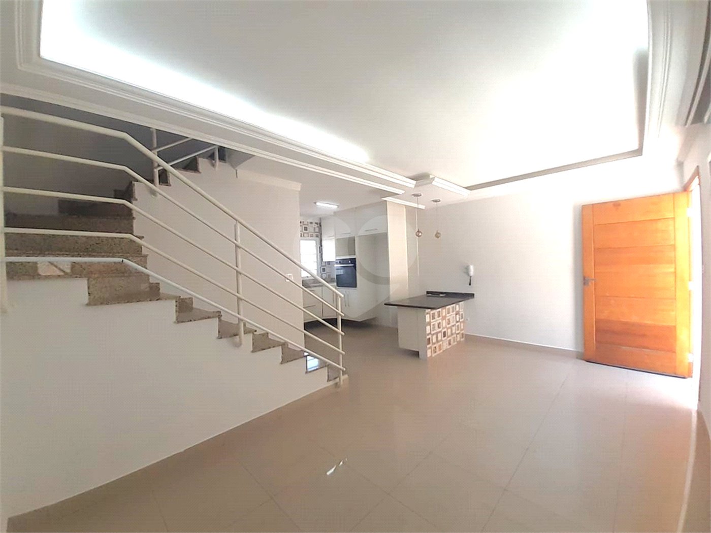 Casa à venda com 3 quartos, sendo 1 suíte, no condomínio Apeu, São Paulo - SP