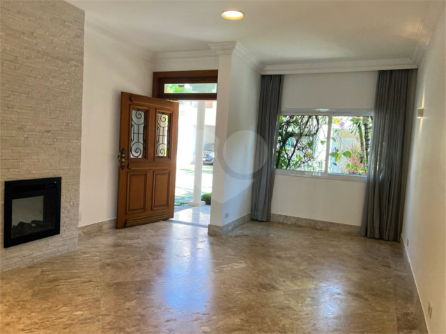 Casa para alugar com 3 quartos, sendo 1 suíte,  no condomínio Res Villeneuve, São Paulo - SP