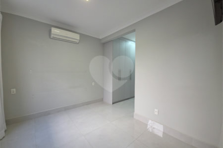Casa à venda com 2 quartos, sendo 1 suíte, no condomínio Horto Florestal II, Sorocaba - SP