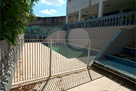 Casa à venda com 4 quartos, sendo 1 suíte, no condomínio Shangri-la, Atibaia - SP