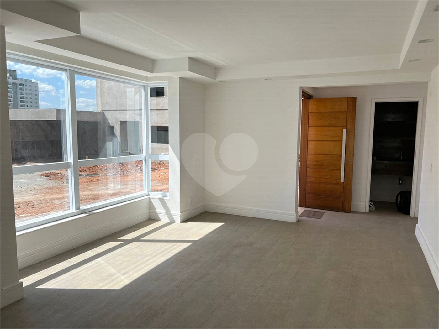 Casa à venda com 4 quartos, sendo 2 suítes, no condomínio Residencial Floresta, São Paulo - SP