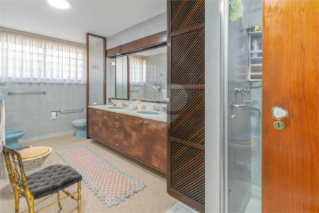 Casa Térrea à venda com 4 quartos, sendo 2 suítes, em Alto de Pinheiros, São Paulo, SP