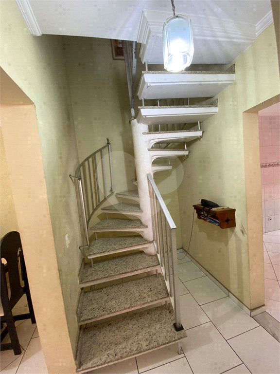 Sobrado à venda com 3 quartos, sendo 1 suíte, em Jardim dos Ipês, Suzano, SP