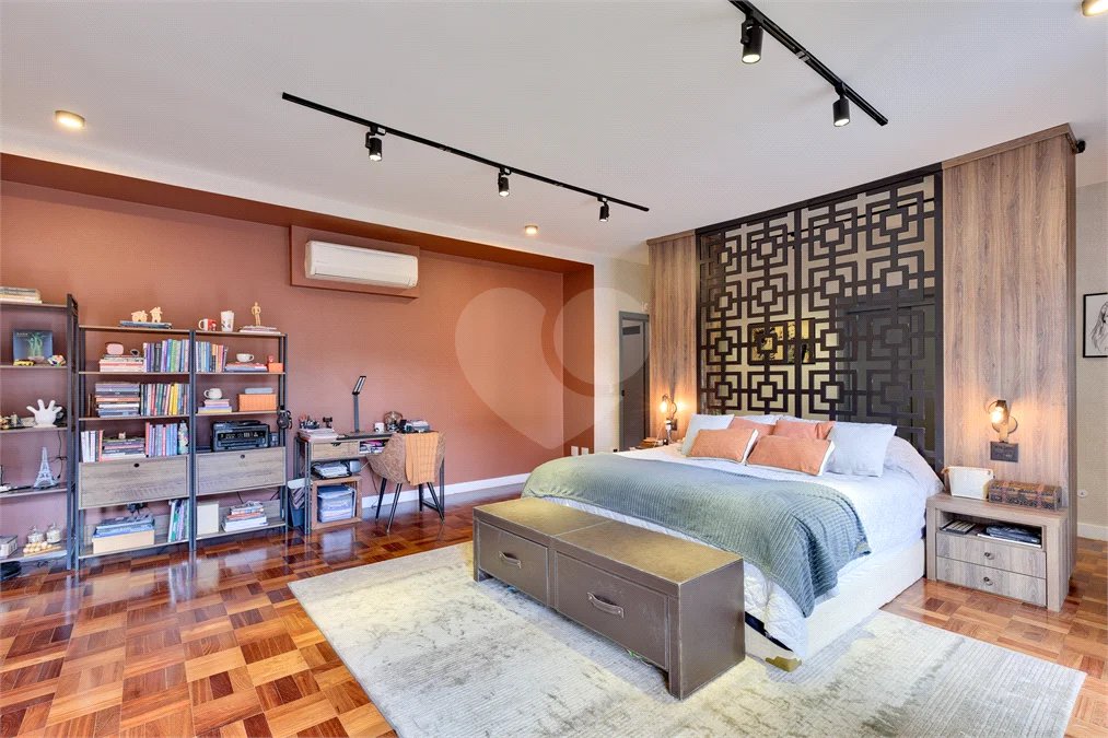 Casa à venda com 4 suítes em Granja Julieta, São Paulo, SP