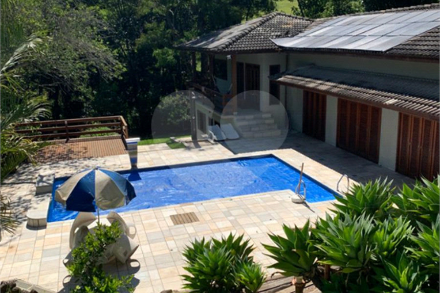 Casa à venda com 5 quartos, sendo 2 suítes, no condomínio Capela do Barreiro, Itatiba - SP
