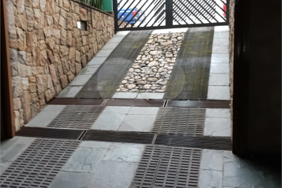 Sobrado à venda com 3 quartos, sendo 1 suíte, em Vila Tibagi, Guarulhos, SP
