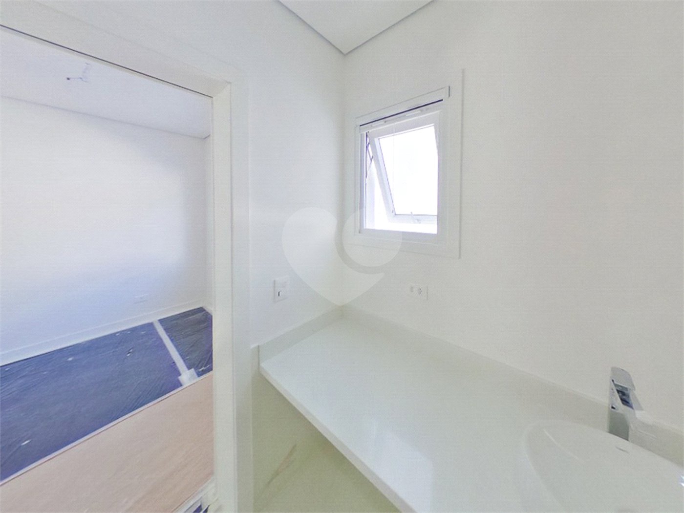 Casa à venda com 4 quartos, sendo 3 suítes,  em Jardim Marajoara, São Paulo, SP